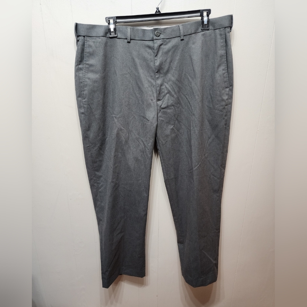 Haggar Pants 42 x 32 Gray Classic Fit Iron Free Premium Khaki Casual Office B969